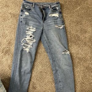 American Eagle Mom Jeans ~ Size 8